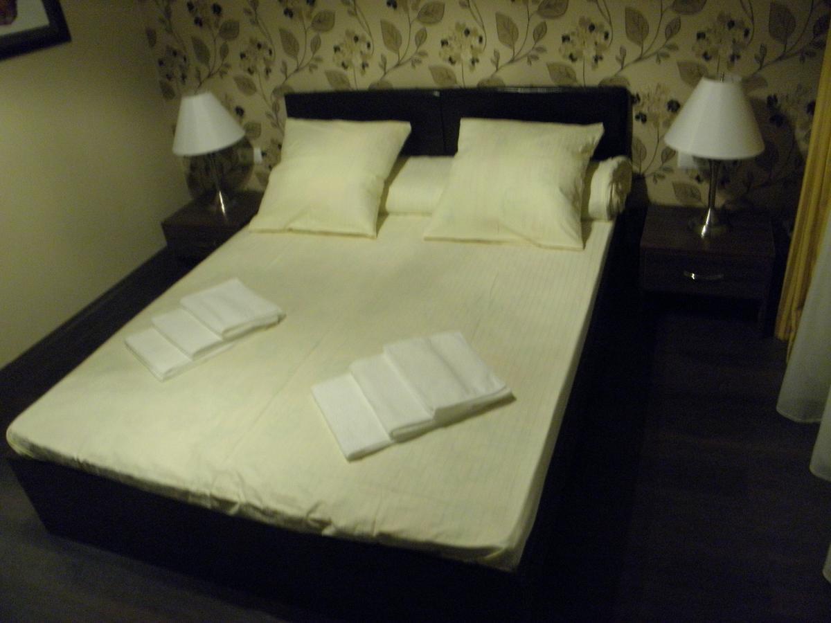 Krts Korona Hotel Sudilovichi Екстериор снимка