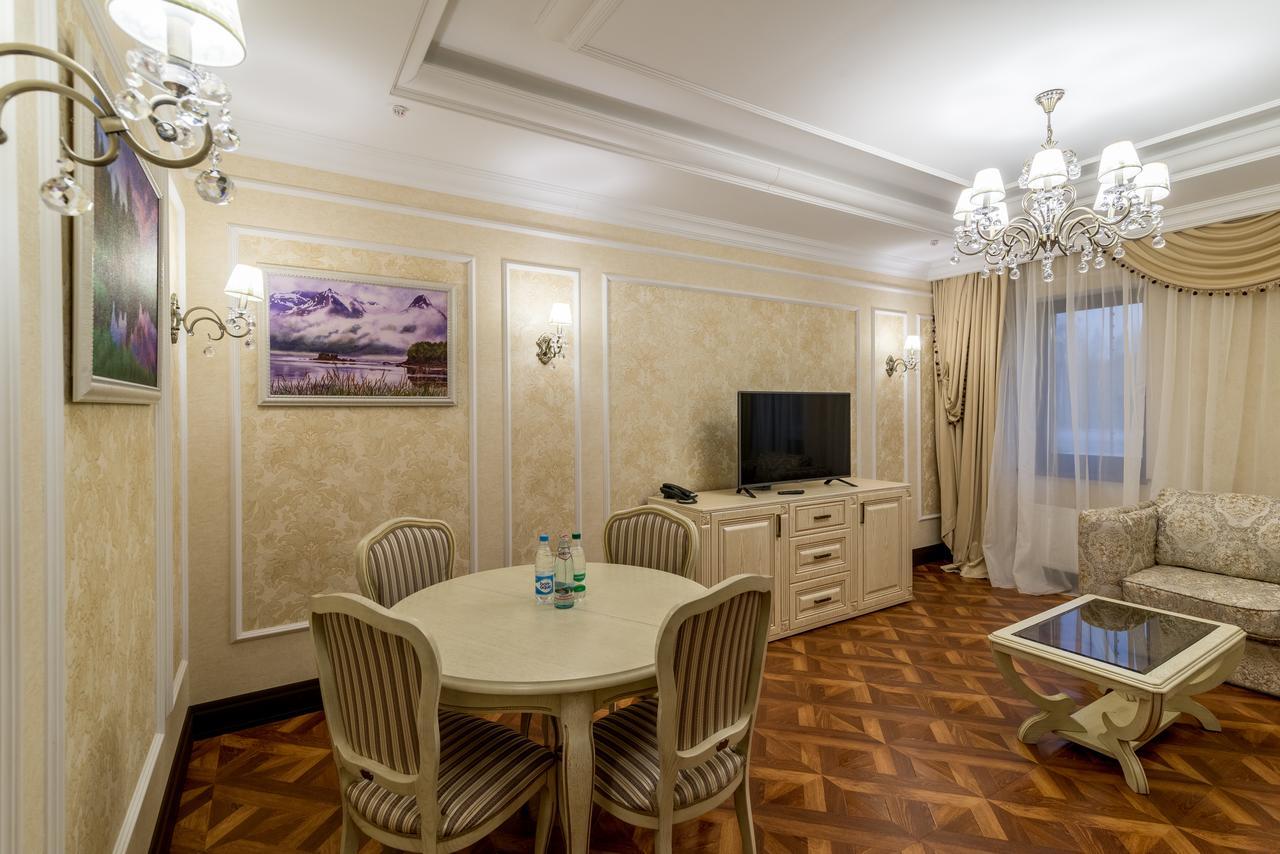 Krts Korona Hotel Sudilovichi Екстериор снимка