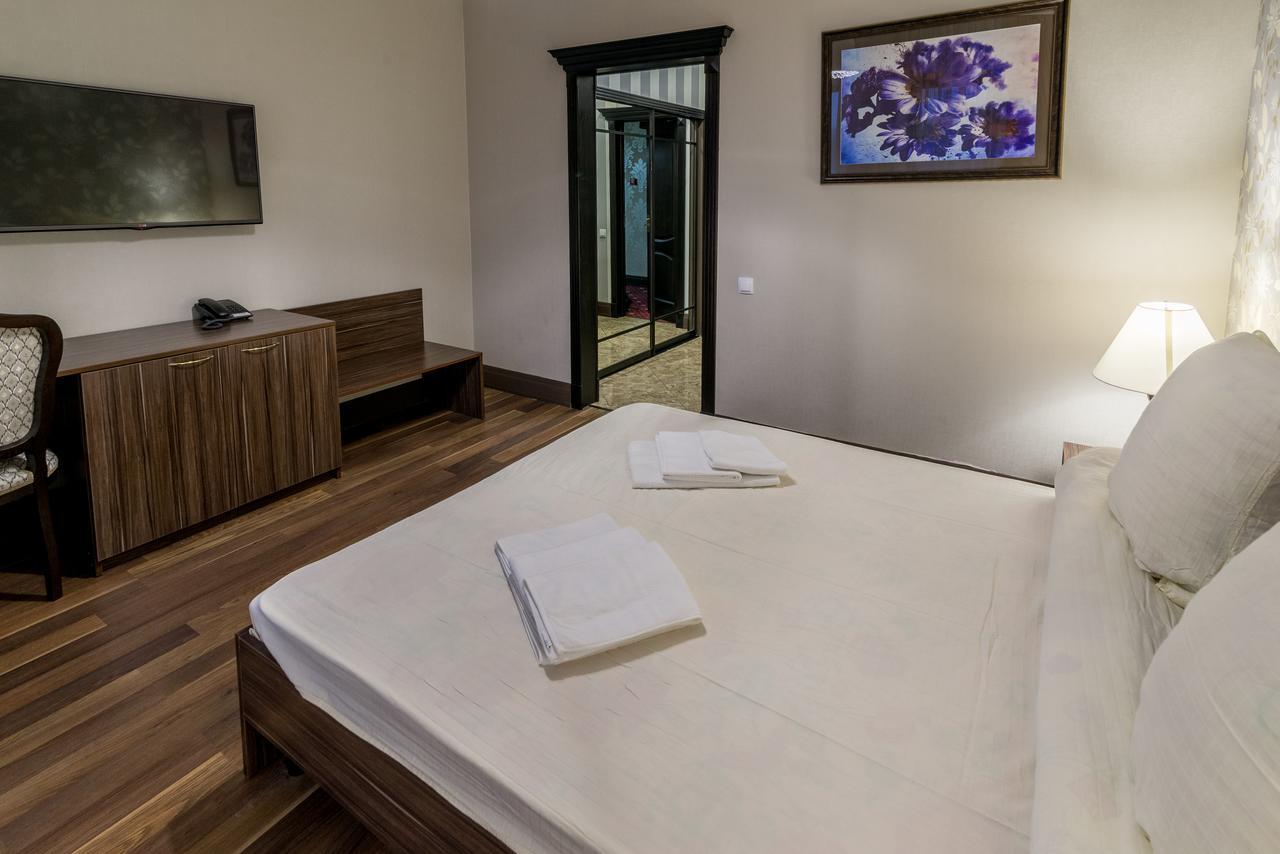 Krts Korona Hotel Sudilovichi Екстериор снимка