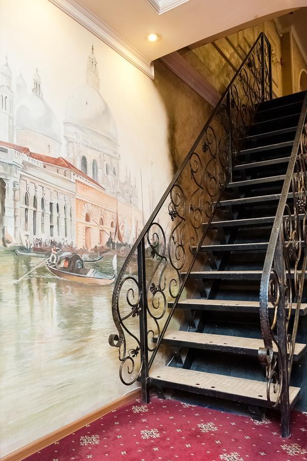 Krts Korona Hotel Sudilovichi Екстериор снимка
