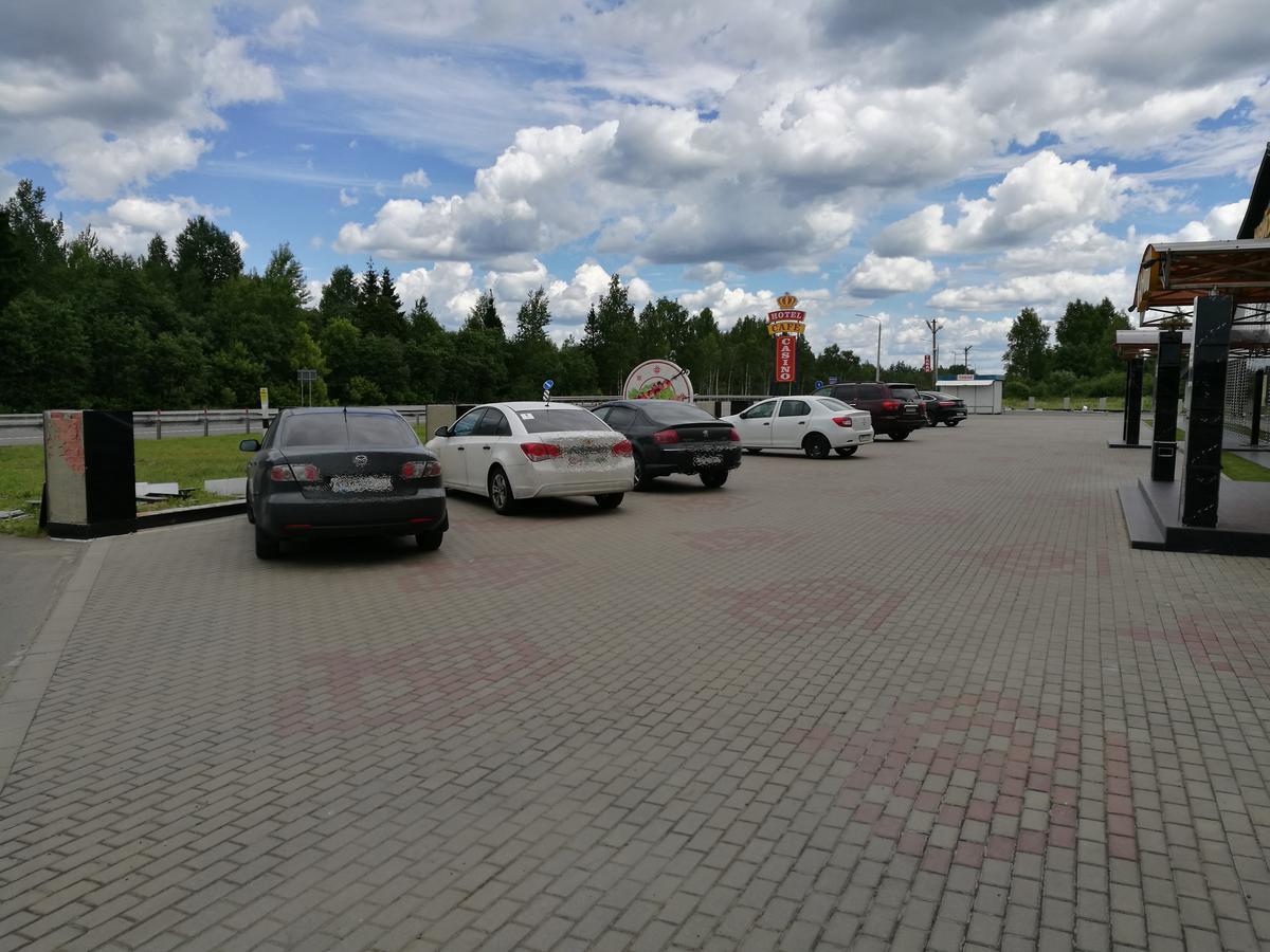Krts Korona Hotel Sudilovichi Екстериор снимка